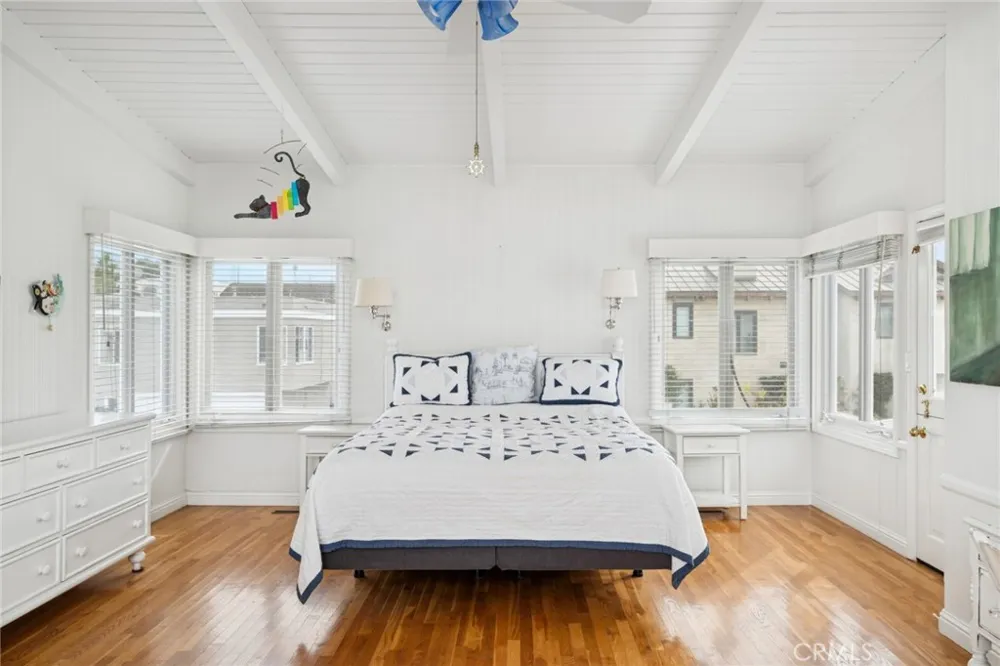 200 Grand Canal Newport Beach, CA 92662