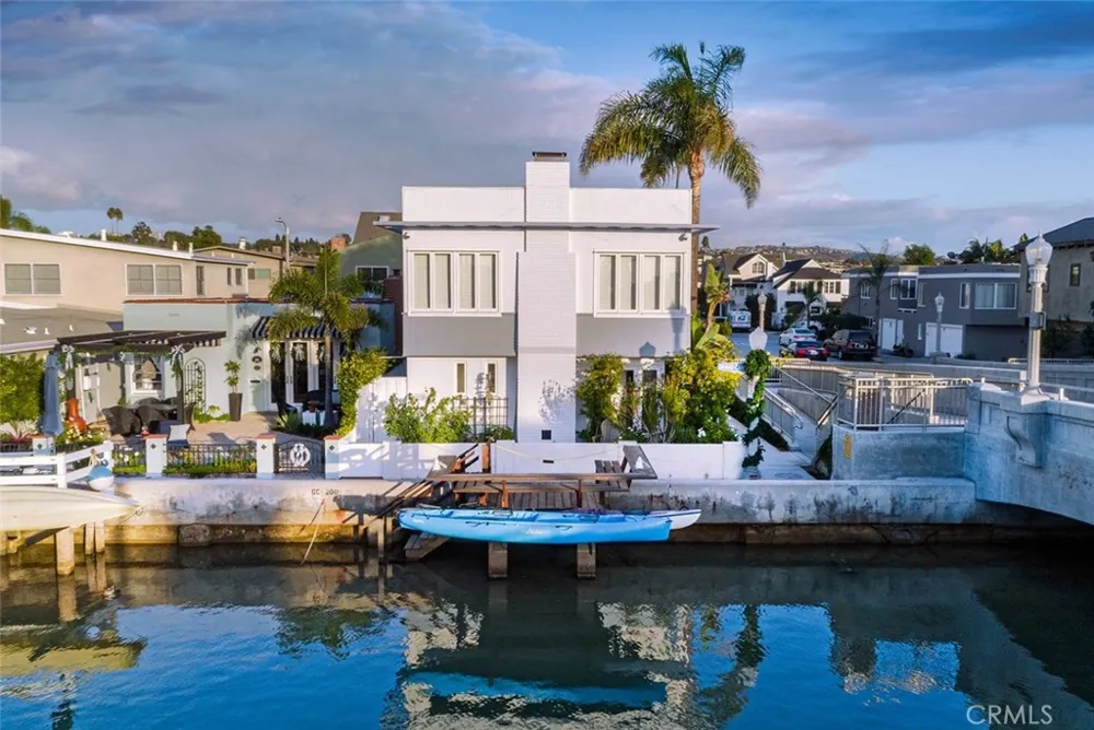 200 Grand Canal Newport Beach, CA 92662