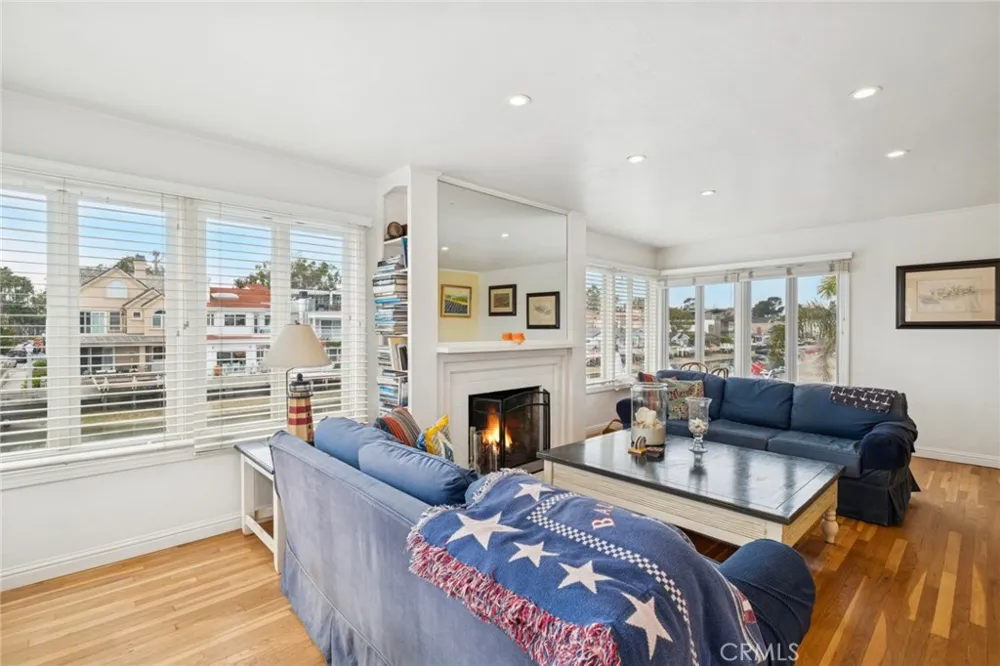 200 Grand Canal Newport Beach, CA 92662