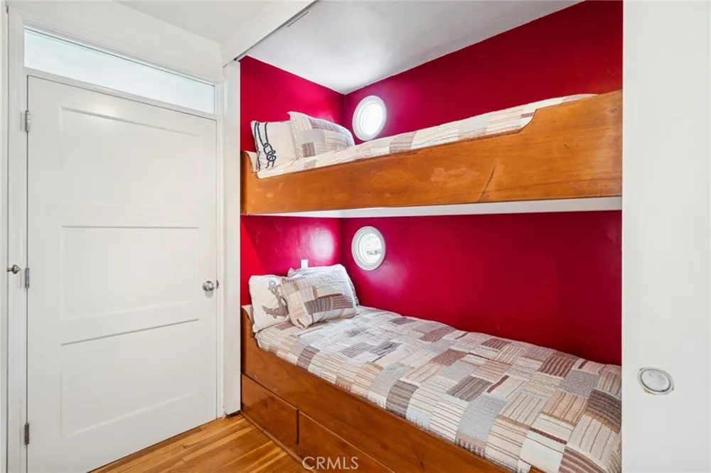 200 Grand Canal Newport Beach, CA 92662