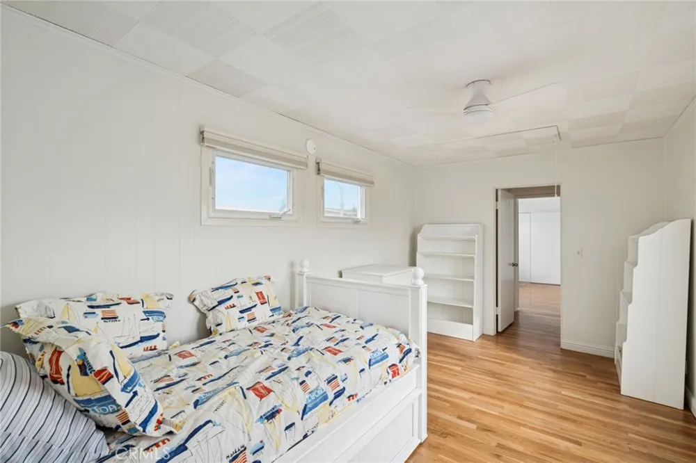 200 Grand Canal Newport Beach, CA 92662
