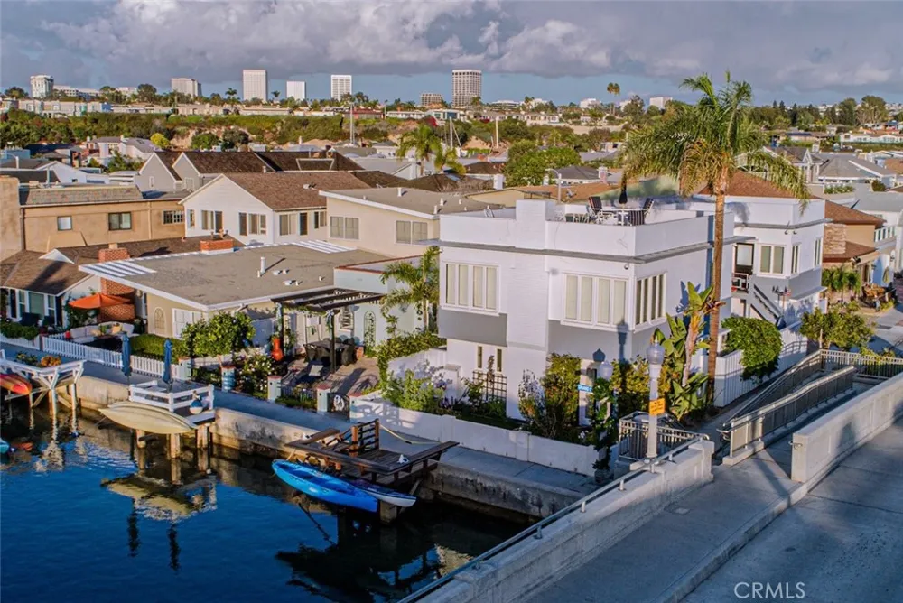 200 Grand Canal Newport Beach, CA 92662