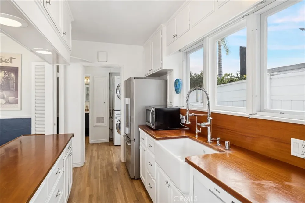 200 Grand Canal Newport Beach, CA 92662