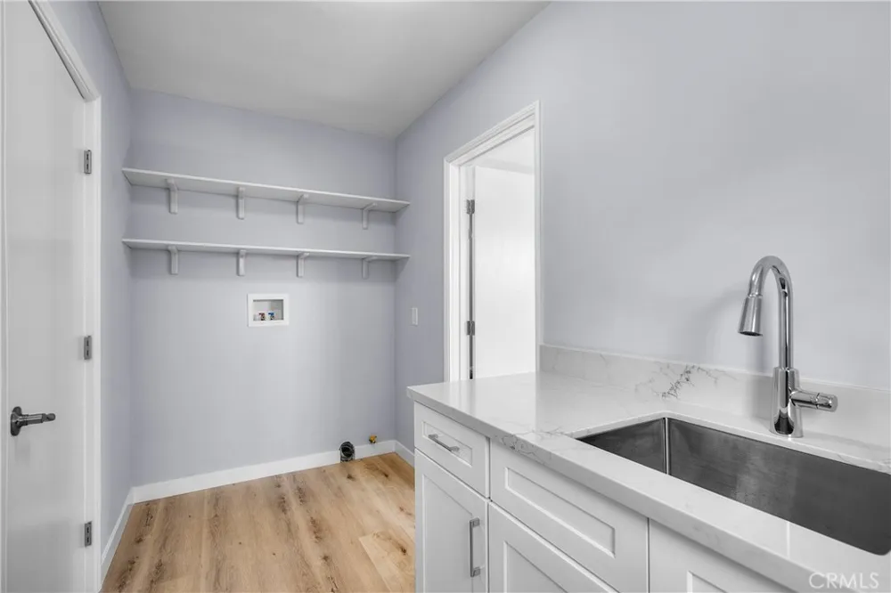 16824 Calahan Street Northridge, CA 91343