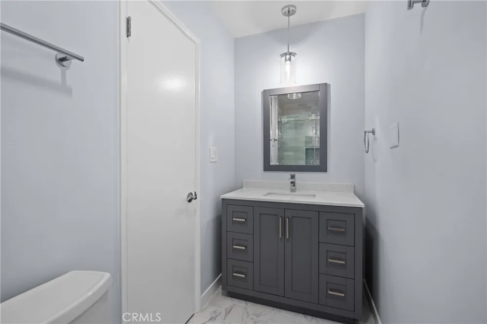 16824 Calahan Street Northridge, CA 91343
