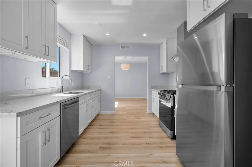 16824 Calahan Street Northridge, CA 91343