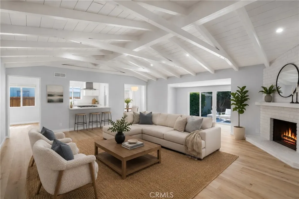 16824 Calahan Street Northridge, CA 91343