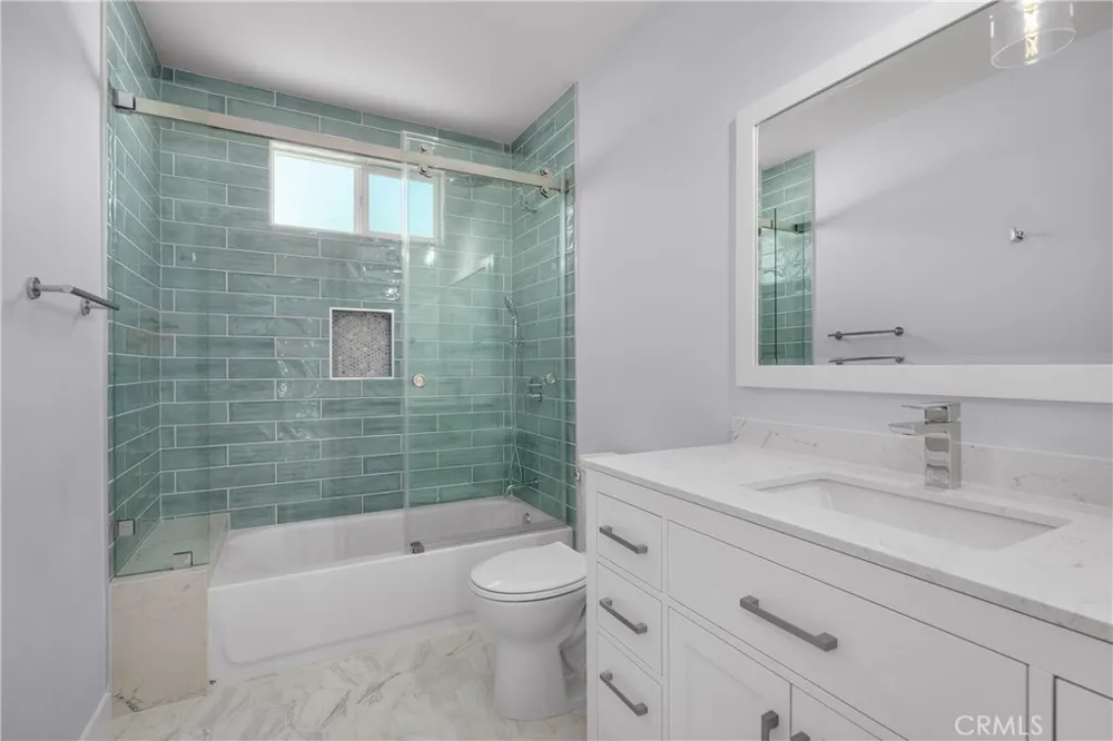 16824 Calahan Street Northridge, CA 91343