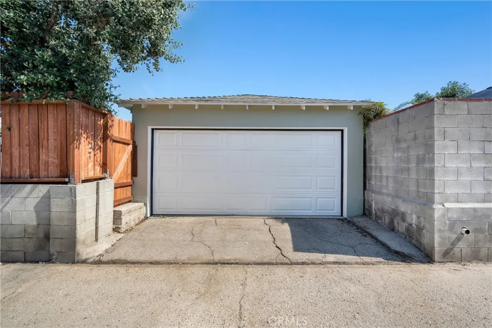 16824 Calahan Street Northridge, CA 91343
