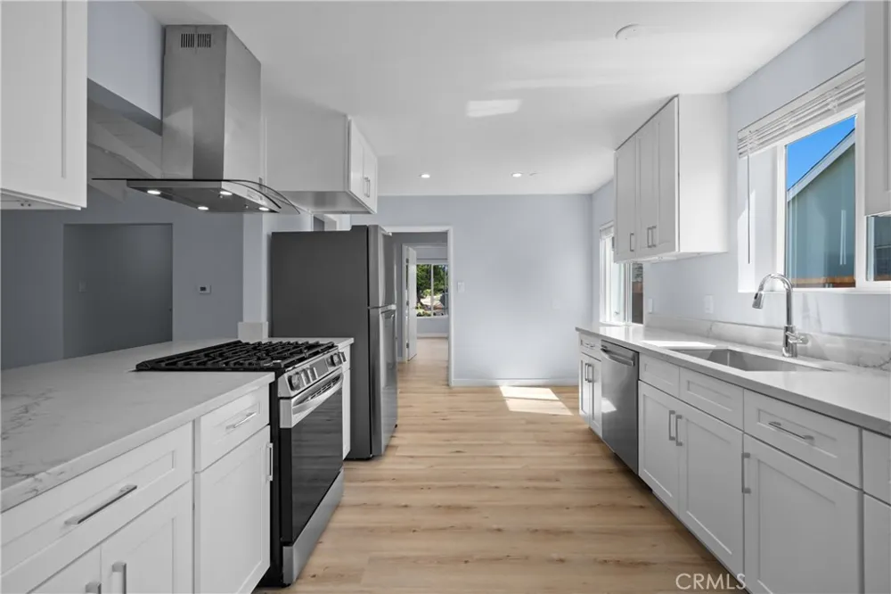 16824 Calahan Street Northridge, CA 91343