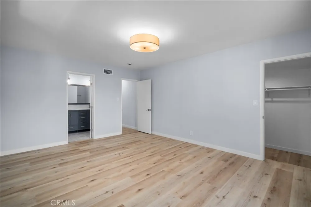 16824 Calahan Street Northridge, CA 91343