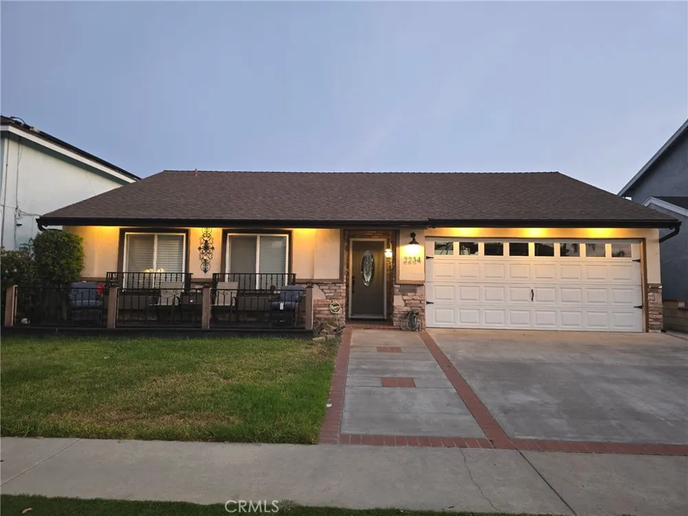 2234 W Flora Santa Ana, CA 92704