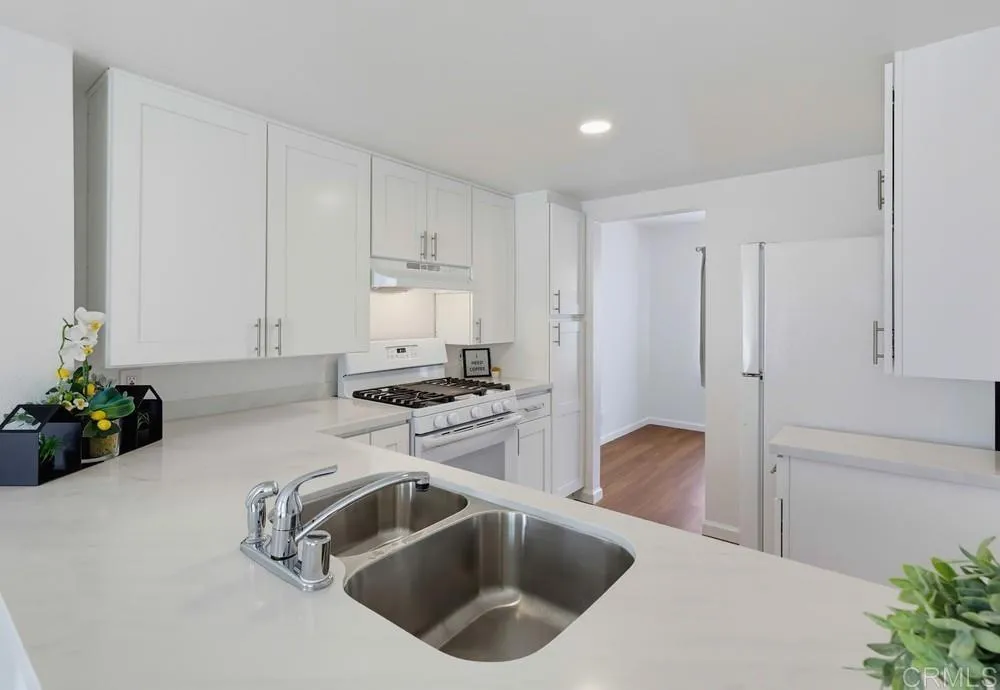 2041 MANZANA Way San Diego, CA 92139