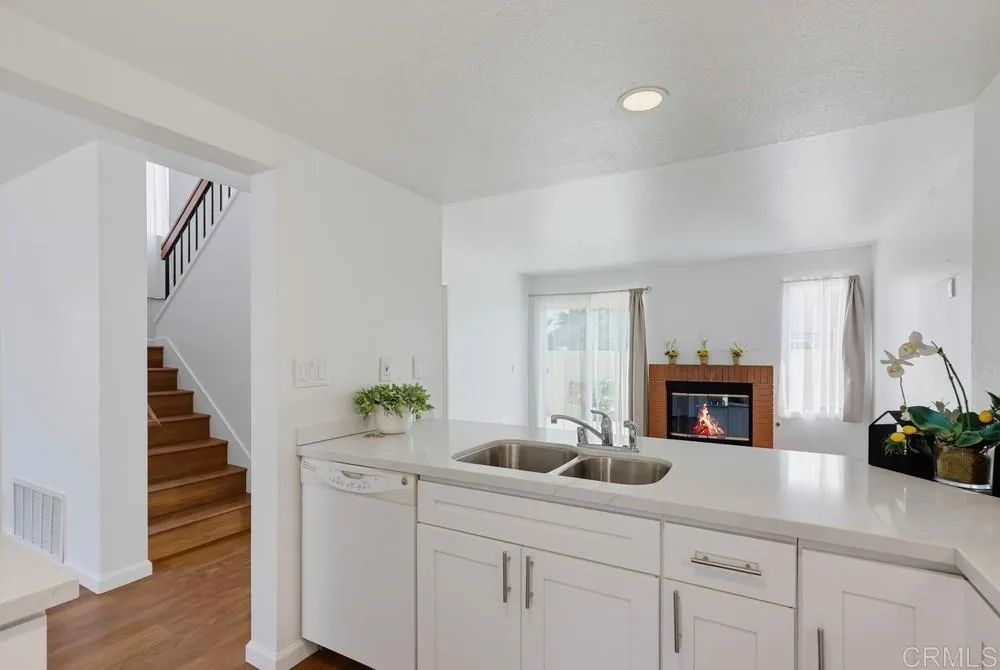 2041 MANZANA Way San Diego, CA 92139