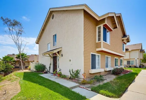 2041 MANZANA Way
