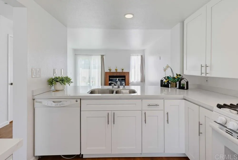 2041 MANZANA Way San Diego, CA 92139