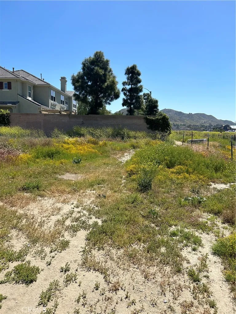 1 Lake Park Street Lake Elsinore, CA 92530