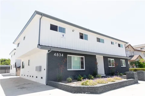 4834 W 118th Place