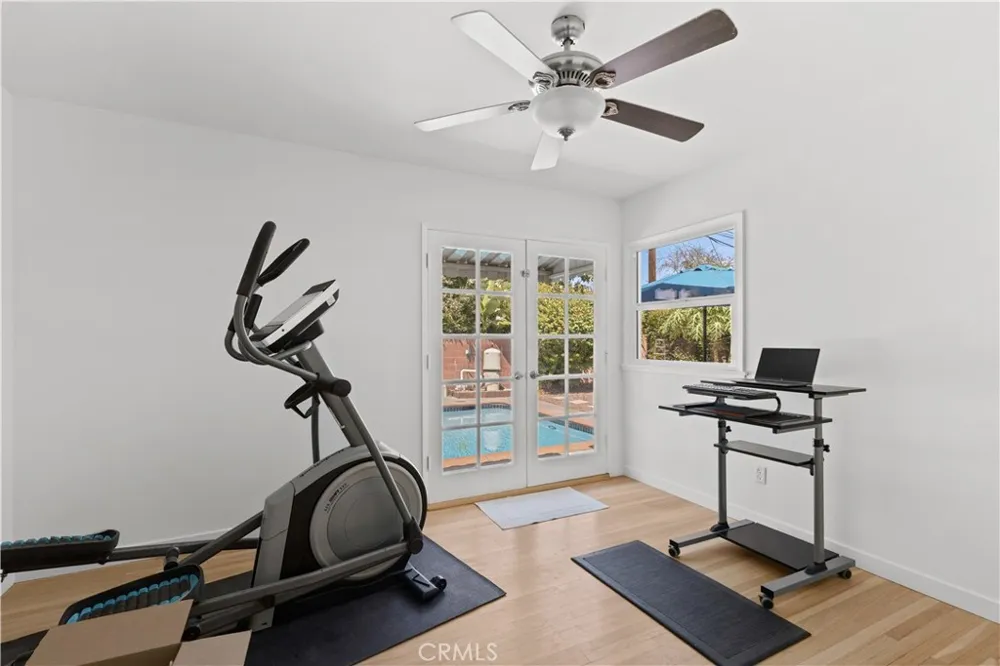 6319 Aura Avenue Tarzana, CA 91335