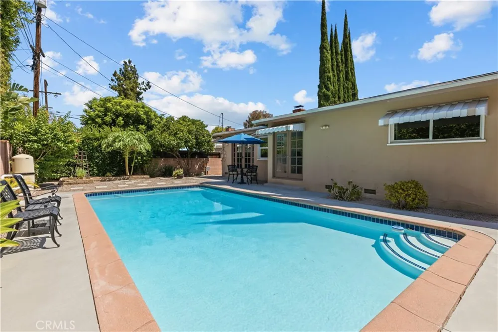 6319 Aura Avenue Tarzana, CA 91335