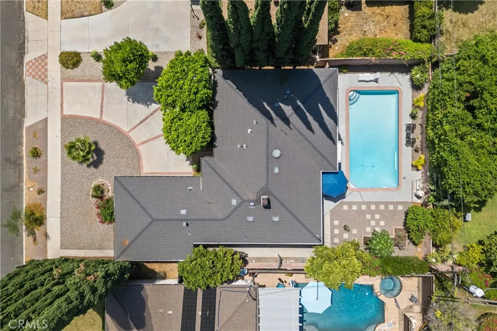 6319 Aura Avenue Tarzana, CA 91335