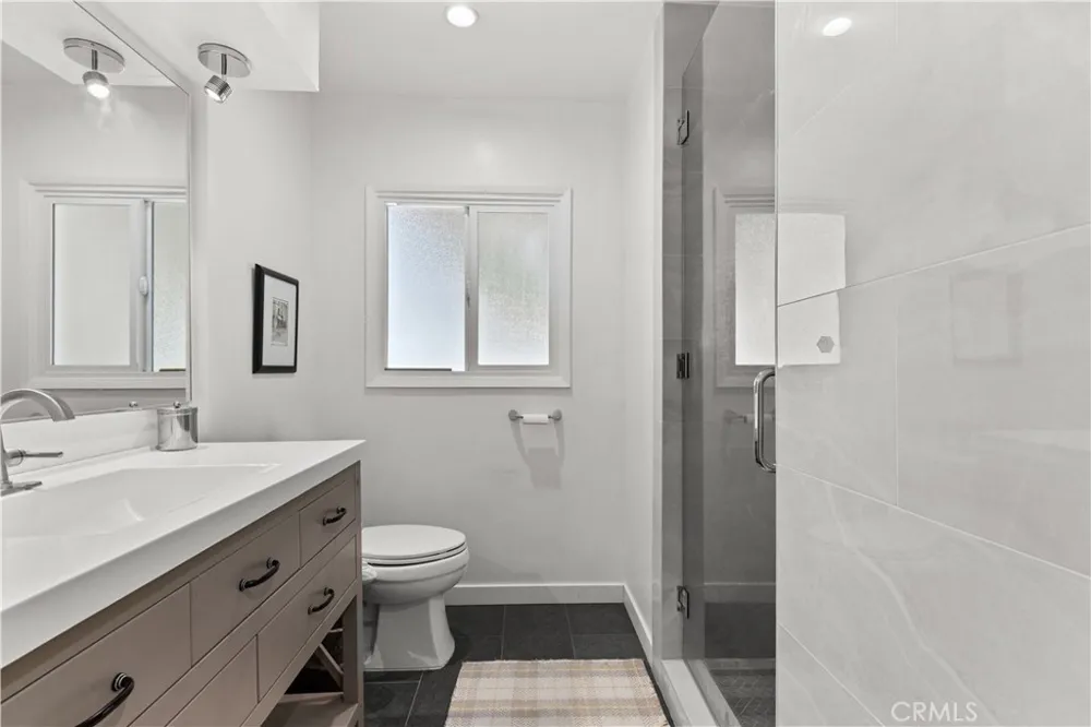 6319 Aura Avenue Tarzana, CA 91335