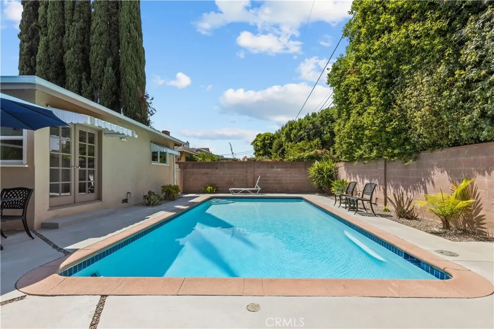 6319 Aura Avenue Tarzana, CA 91335