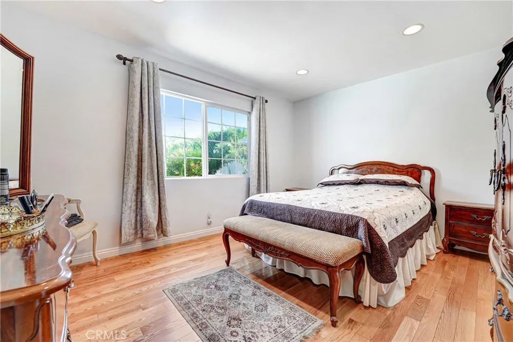 19406 Enadia Way Reseda, CA 91335