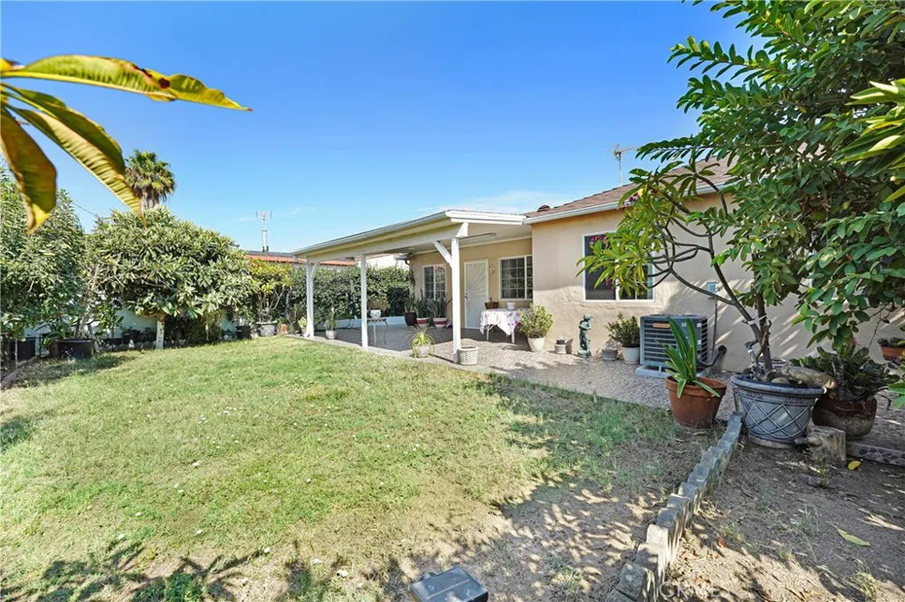 19406 Enadia Way Reseda, CA 91335