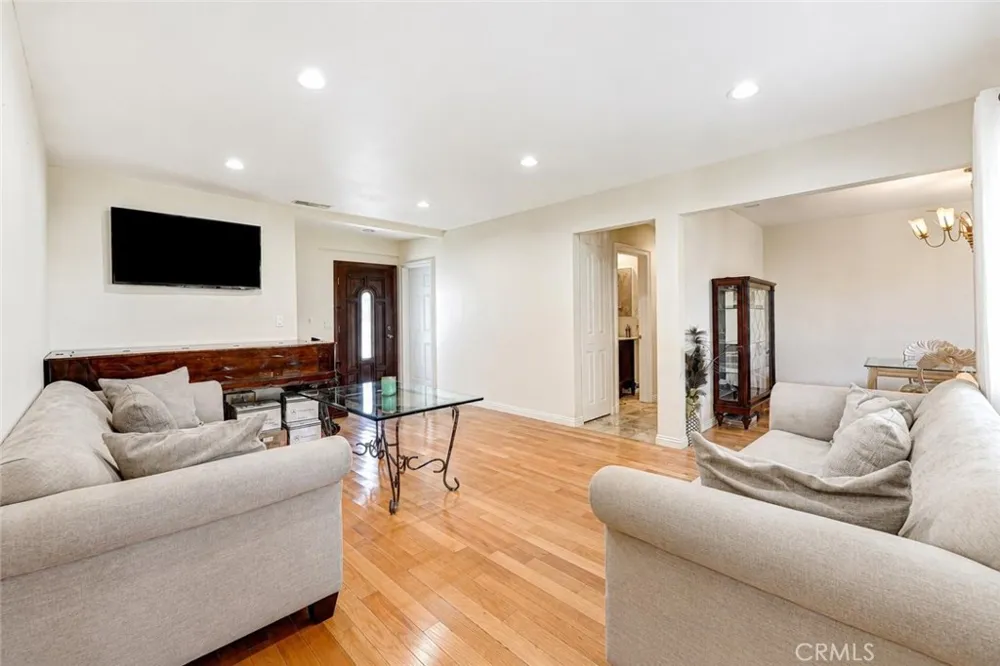 19406 Enadia Way Reseda, CA 91335