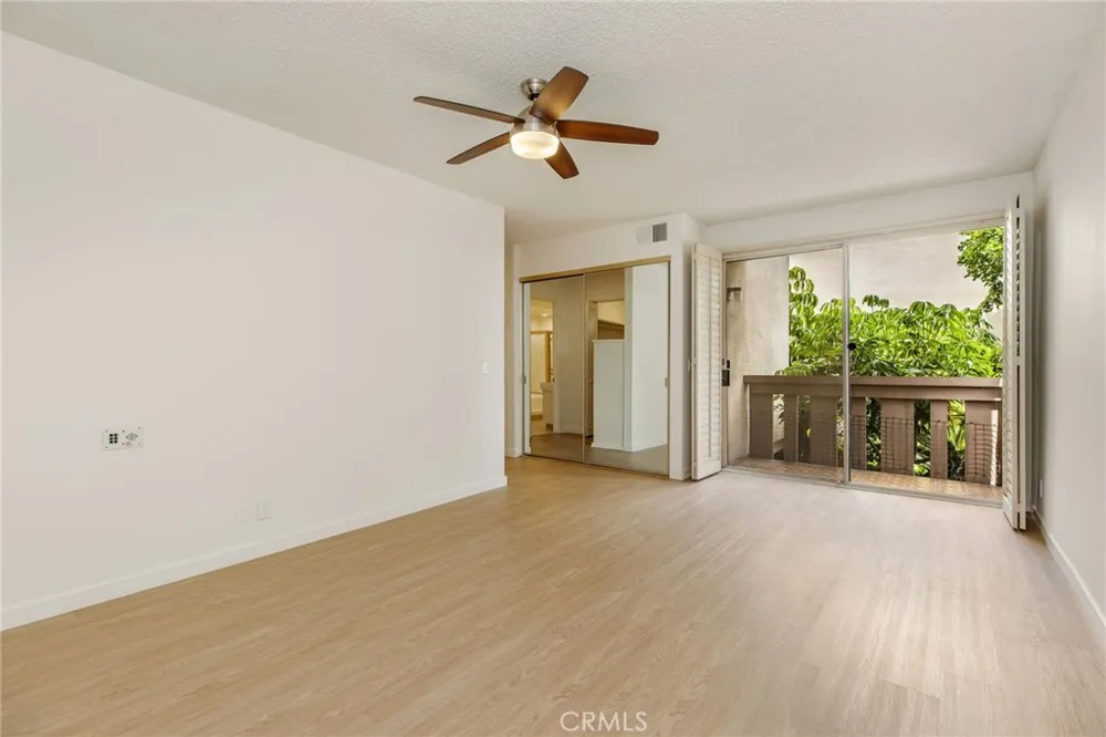 5216 Yarmouth Avenue #105 Encino, CA 91316