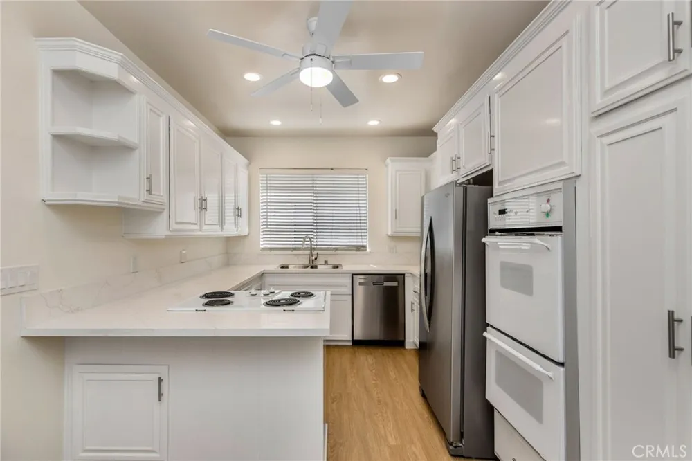 5216 Yarmouth Avenue #105 Encino, CA 91316