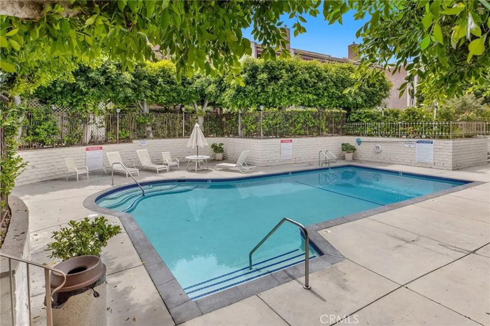 5216 Yarmouth Avenue #105 Encino, CA 91316