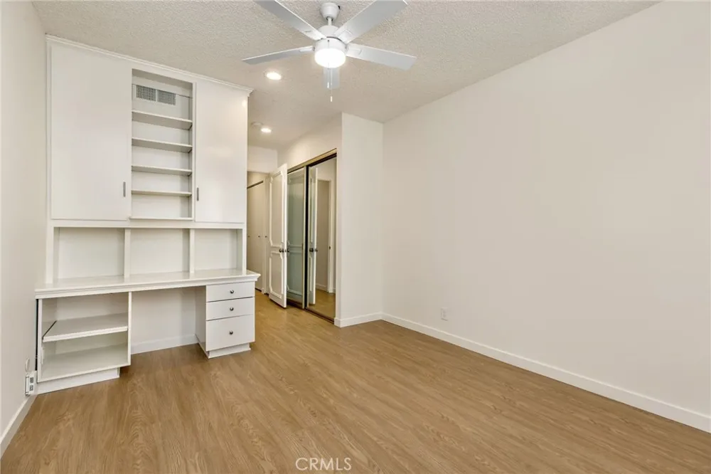 5216 Yarmouth Avenue #105 Encino, CA 91316