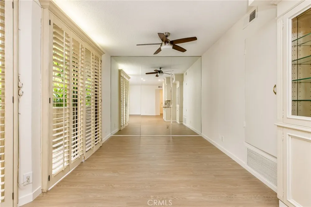 5216 Yarmouth Avenue #105 Encino, CA 91316