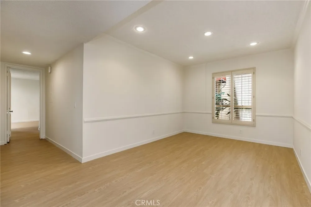 5216 Yarmouth Avenue #105 Encino, CA 91316