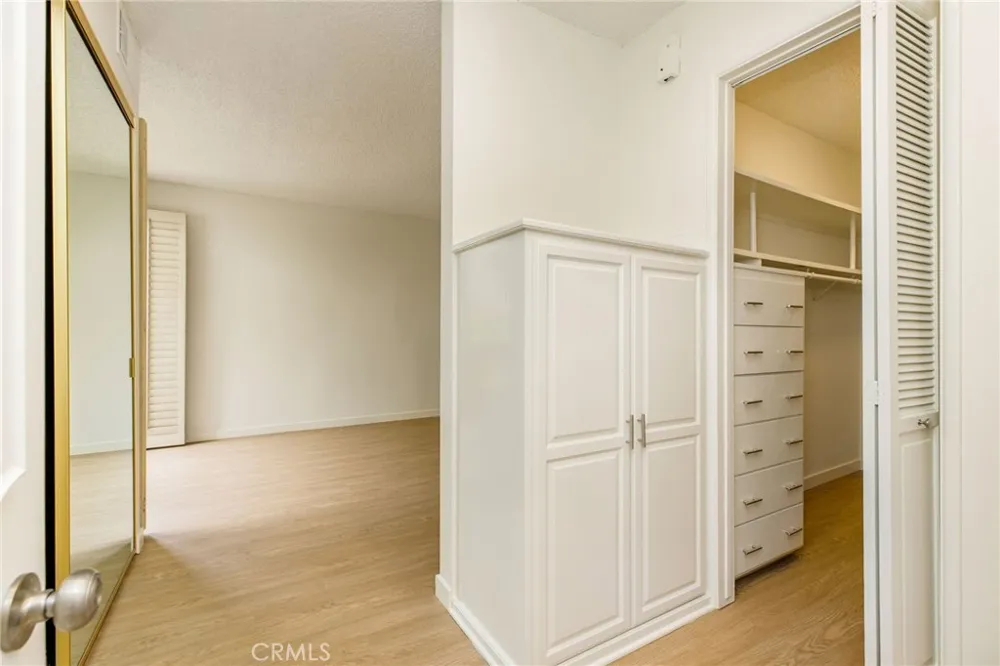 5216 Yarmouth Avenue #105 Encino, CA 91316