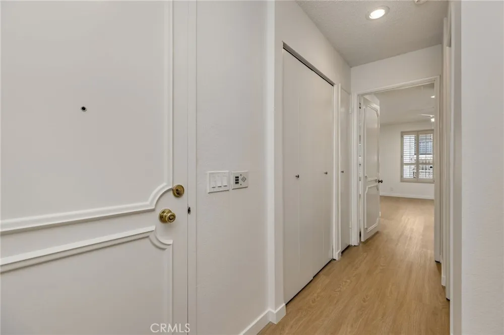 5216 Yarmouth Avenue #105 Encino, CA 91316