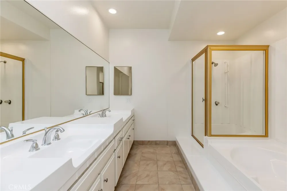 5216 Yarmouth Avenue #105 Encino, CA 91316