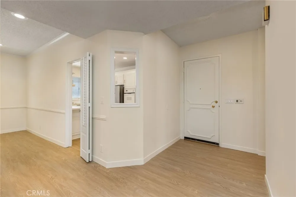 5216 Yarmouth Avenue #105 Encino, CA 91316