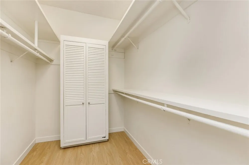 5216 Yarmouth Avenue #105 Encino, CA 91316