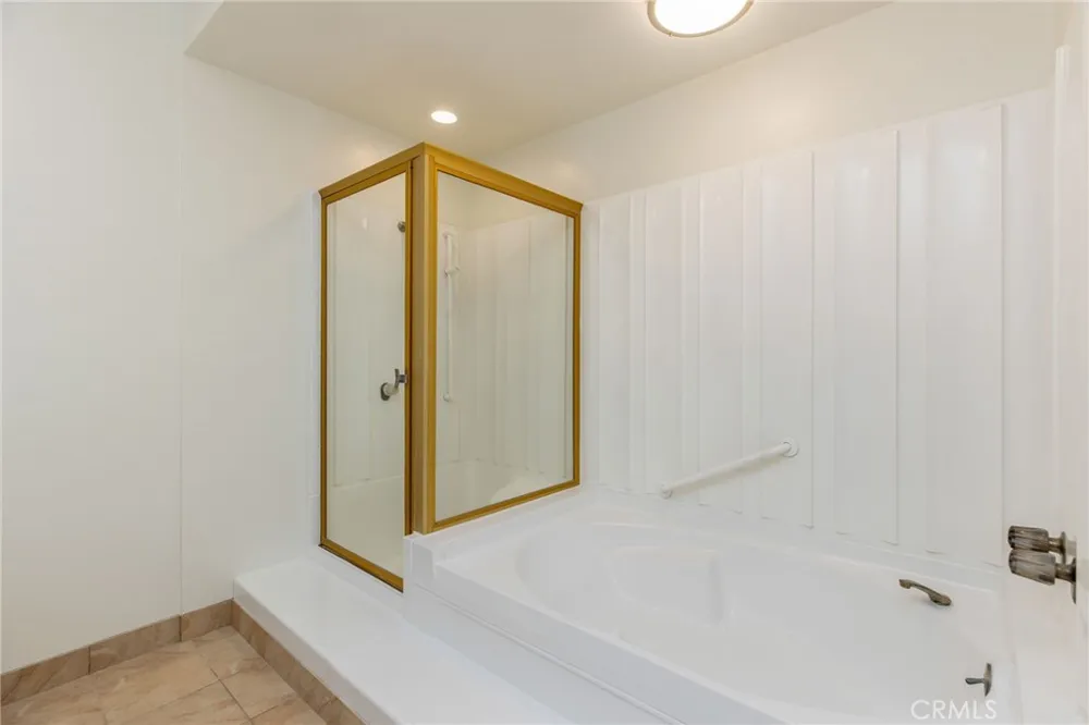 5216 Yarmouth Avenue #105 Encino, CA 91316