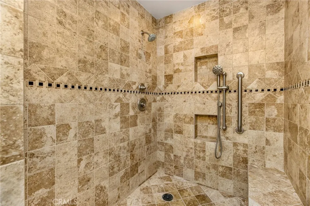 5216 Yarmouth Avenue #105 Encino, CA 91316