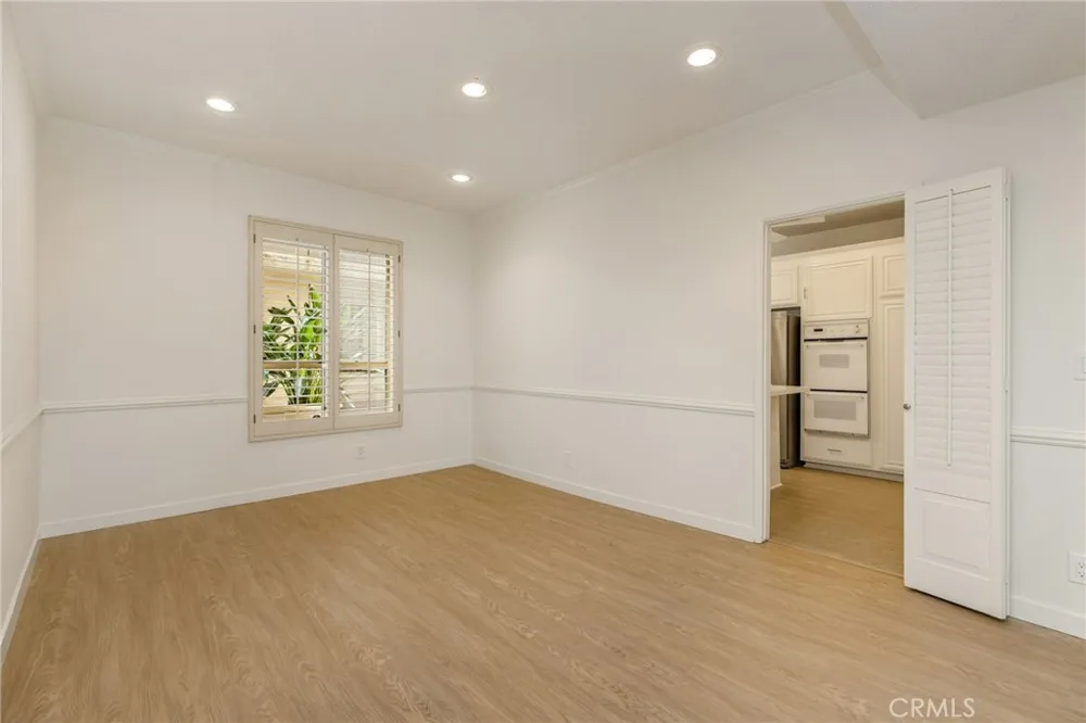 5216 Yarmouth Avenue #105 Encino, CA 91316