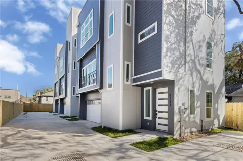 2707 Dennis Street