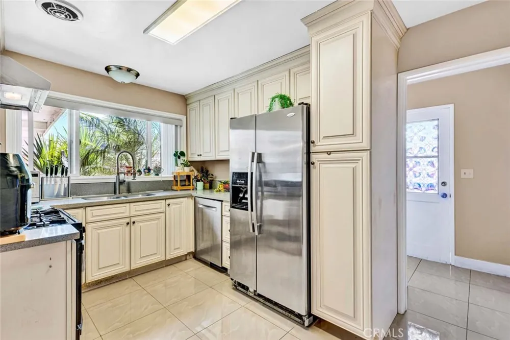 11812 Peacock Court Garden Grove, CA 92841