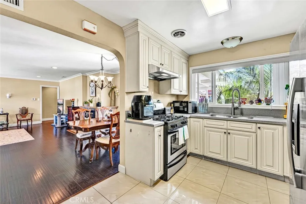 11812 Peacock Court Garden Grove, CA 92841