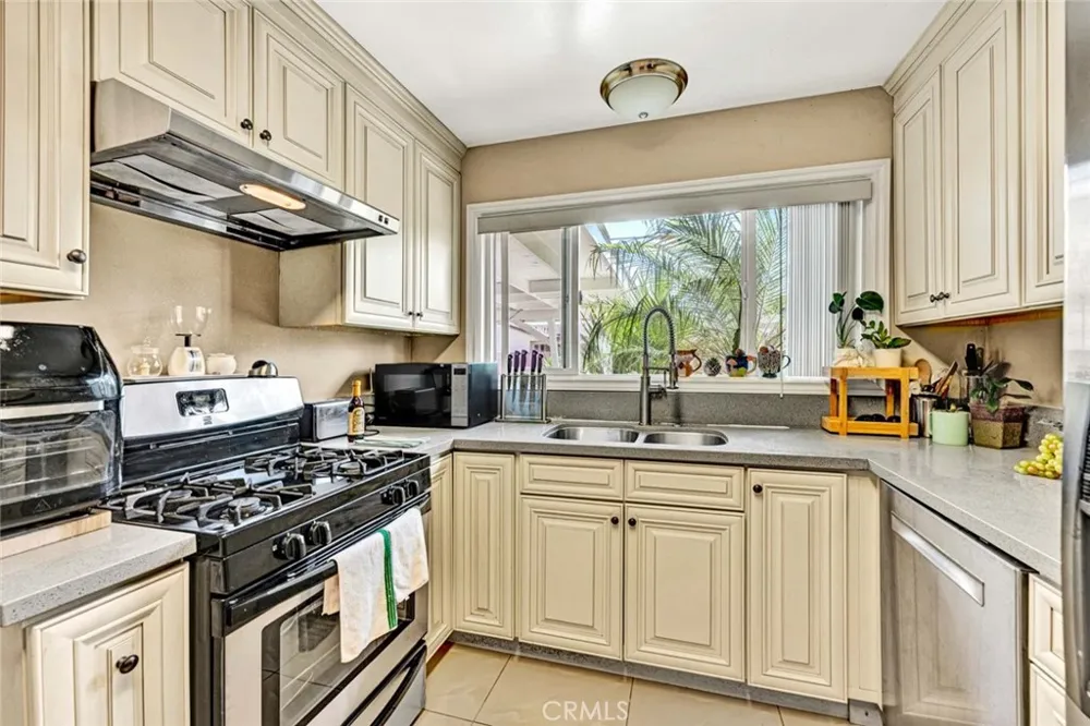 11812 Peacock Court Garden Grove, CA 92841