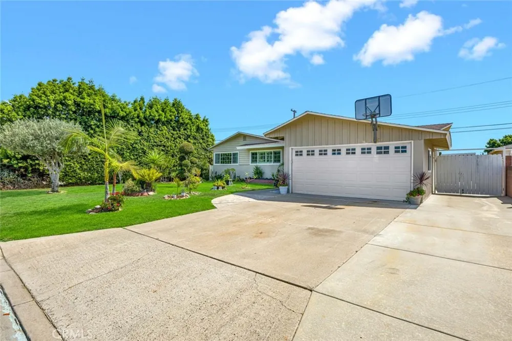 11812 Peacock Court Garden Grove, CA 92841