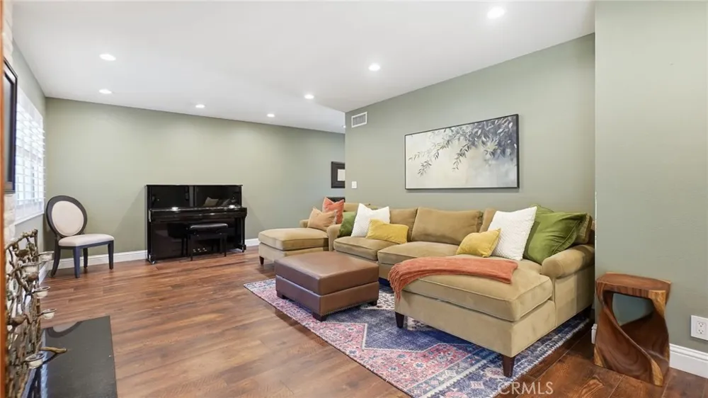 2336 Cynthia Court Costa Mesa, CA 92627